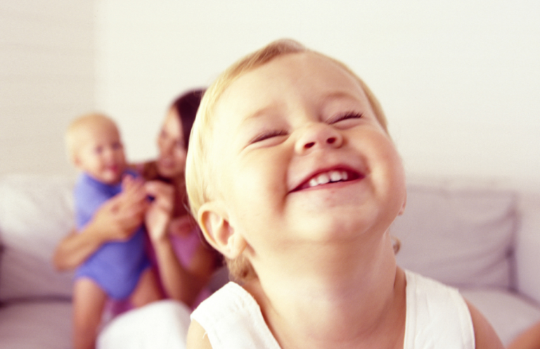 How to Respond When Your Toddler Hits (Montessori-Based Strategy)