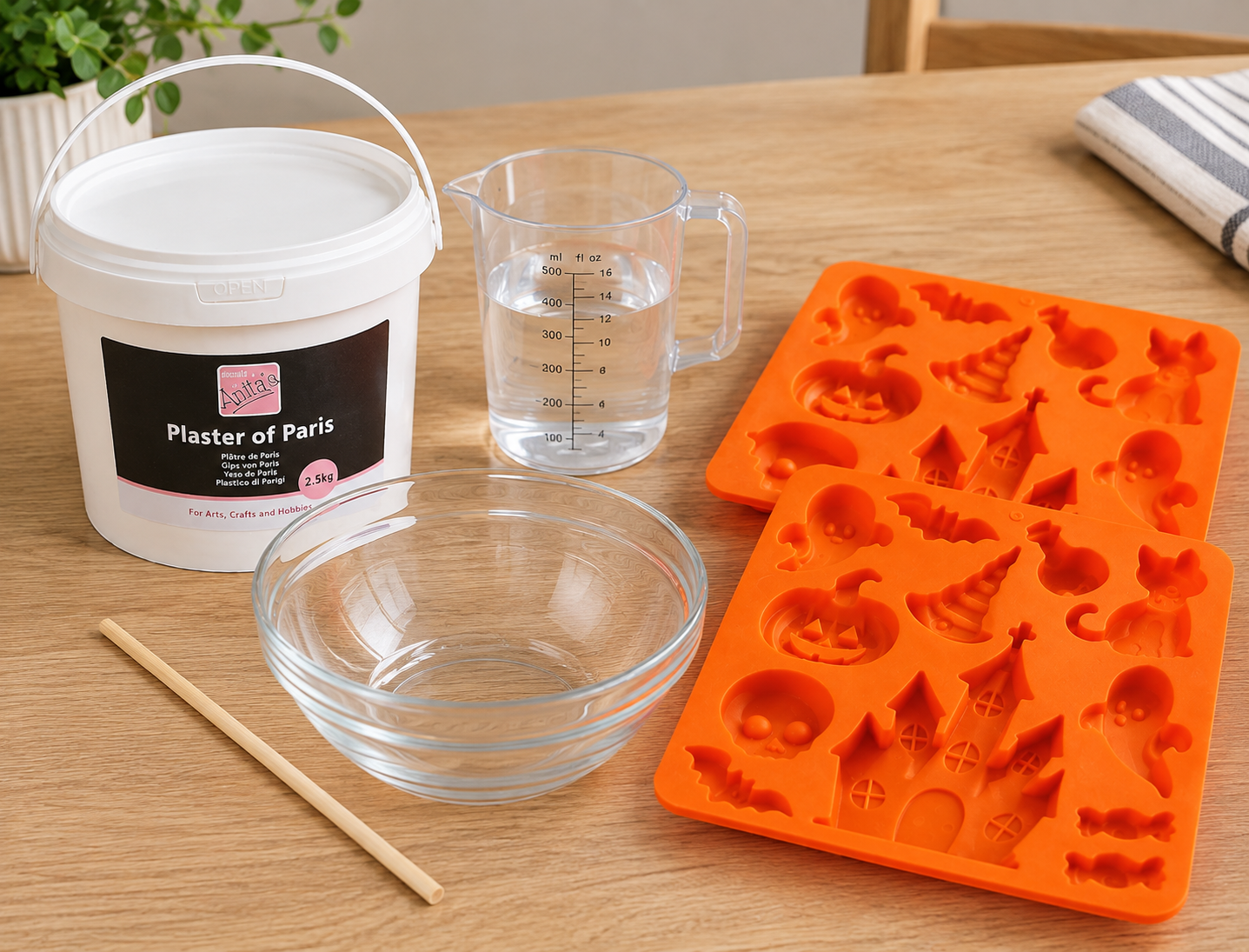 Halloween plaster DIY project for toddlers